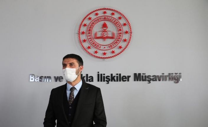 Bakan Ziya Selçuk’la isim benzerliği olan çağrı merkezi çalışanı şaşırtıyor