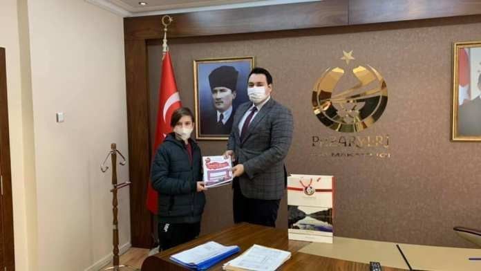 “Başarı Sizden Destek Bizden Projesi” kapsamında deneme sınavı ve kaynak kitap hediye edildi