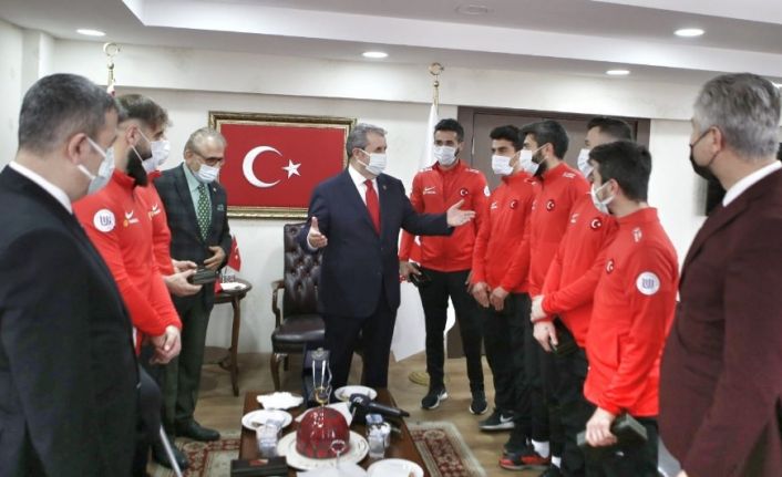 BBP Genel Başkanı Destici, Türkiye Milli Ampute Futbol Takımı ile bir araya geldi