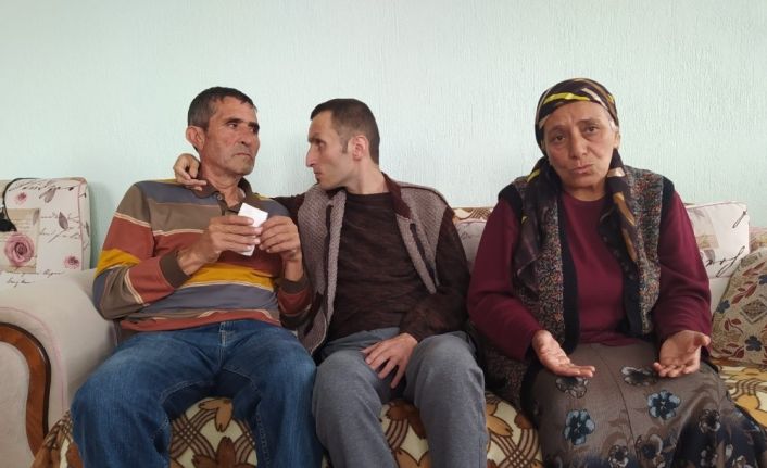 Bir yaşında evlat edindiği oğluna yeni doğan bebek gibi bakıyor