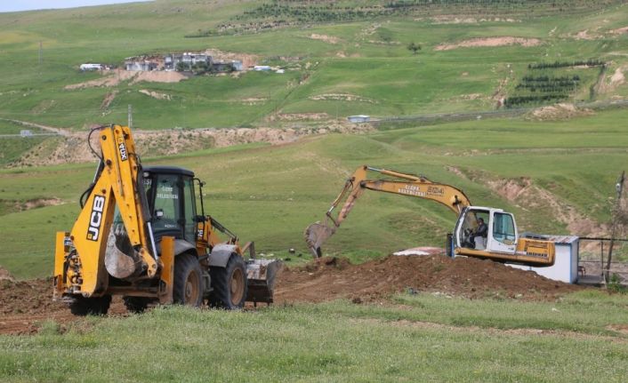 Cizre Belediyesi 50 yıl aradan sonra 80 dönümlük mezarlık yapıyor