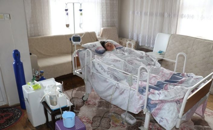 Doğumda iki kez kalbi duran kadın hayata döndürüldü ancak yatağa bağımlı hale geldi