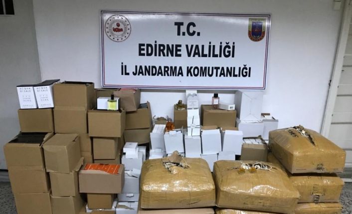 Edirne’de 156 bin TL’lik kaçak parfüm ve oto kokusu ele geçirildi