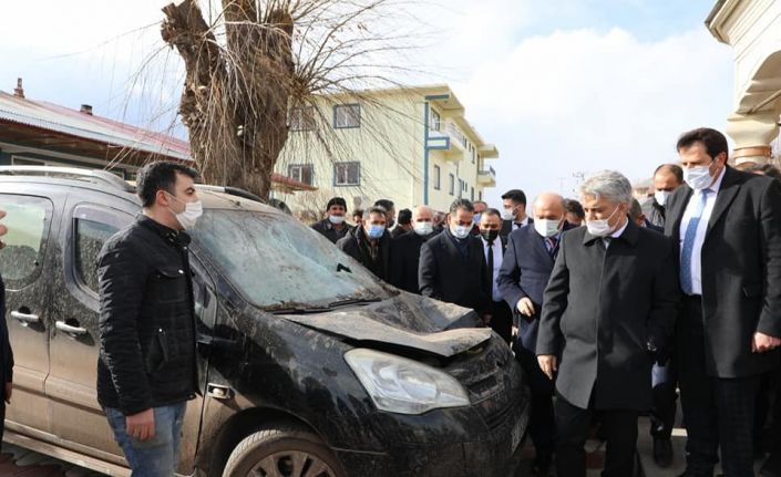 Erzincan protokolü fırtınanın zarara yol açtığı Otlukbeli’de incelemelerde bulundu