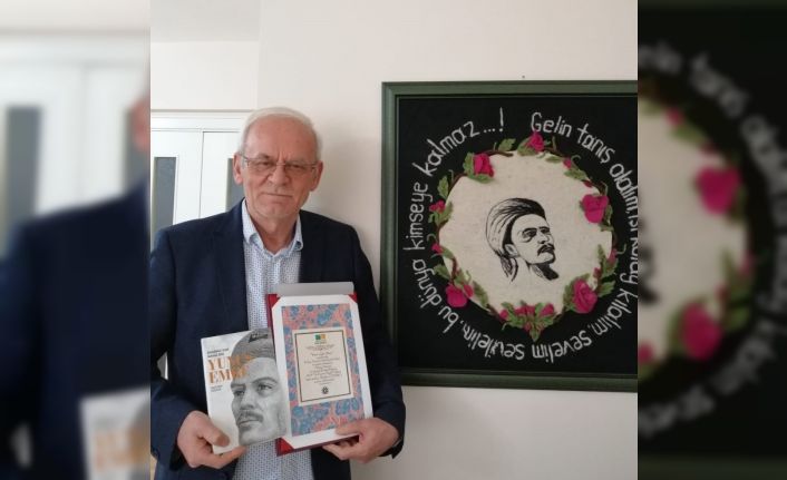 Eskişehirli şair-yazar Mustafa Özçelik, ‘Yunus Emre’ eseriyle büyük ödüle layık görüldü