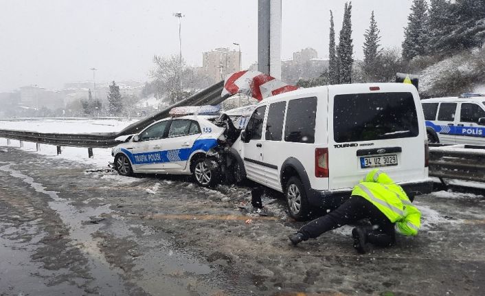 Fatih Sultan Mehmet Köprüsü girişinde iki polis aracı çarpıştı: 3 yaralı