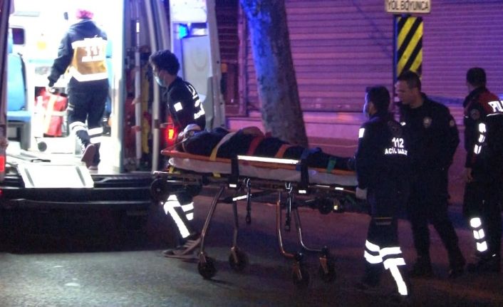 Fatih’te aşırı hız nedeniyle kontrolü kaybeden otomobil yan yattı: 1 yaralı