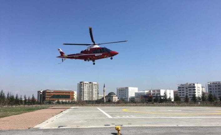 Felç geçiren hasta hava ambulansı ile şehir merkezine getirildi