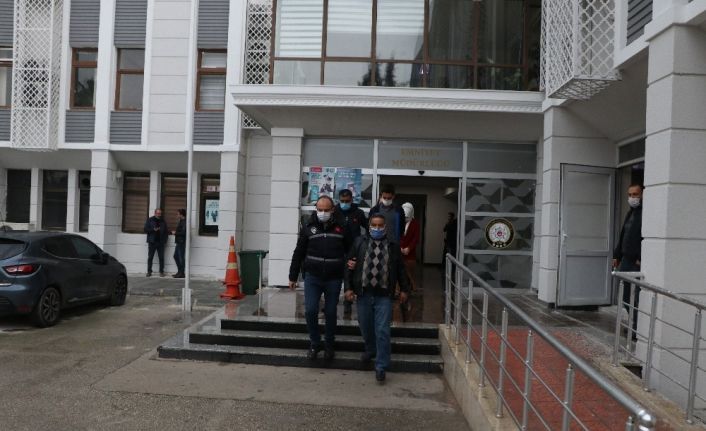 Film gibi dolandırıcılık, iki ailenin aynı kızı istemeye gelmesiyle ortaya çıktı