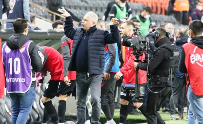 Futbolun hırçın ve renkli teknik adamı Sumudica, Gaziantep’i zirveye taşıdı