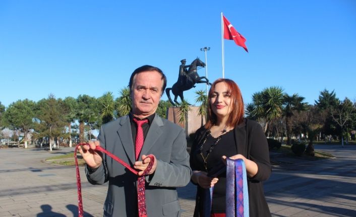 Gören şaşkına dönüyor, yalnızca 1 saniyede kravat bağlıyor