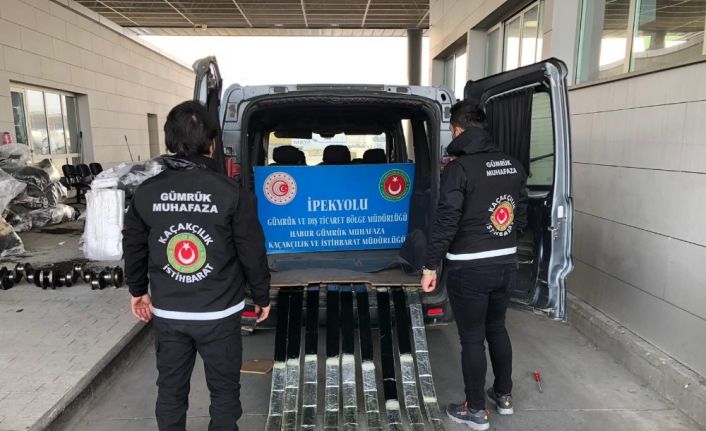 Gümrük Muhafaza ekiplerince Habur’da 29 bin paket kaçak sigara ve yüzlerce cep telefonu ele geçirildi