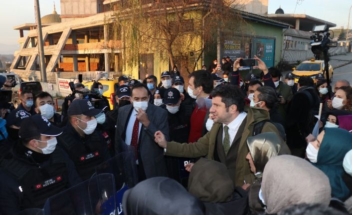 Havai fişek fabrikasındaki patlamaya ilişkin dava başladı, aileler adliye önünde toplandı