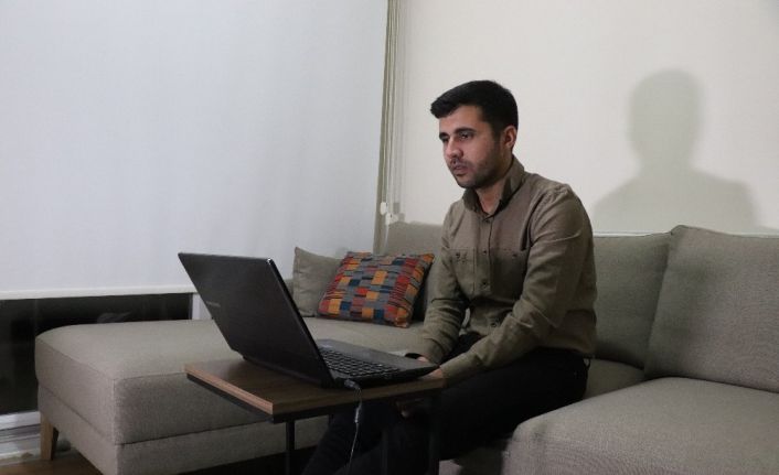 Her ilden gönüllü öğretmenler, öğrencilerinin dersleri daha iyi anlamaları için güçbirliği yaptı