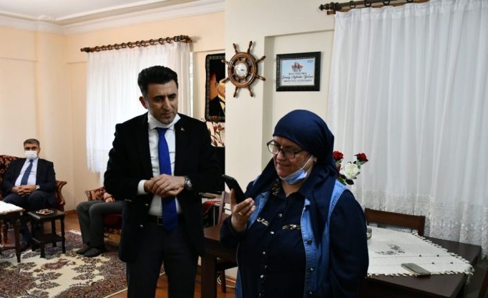 İçişleri Bakanı Soylu, şehit öğretmen Şenay Aybüke Yalçın’ın ailesiyle görüştü