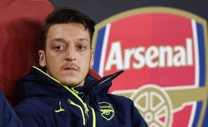 İngiltere’de gündem Mesut Özil: "Rekor ücretle geldi, bedavaya gidiyor!"