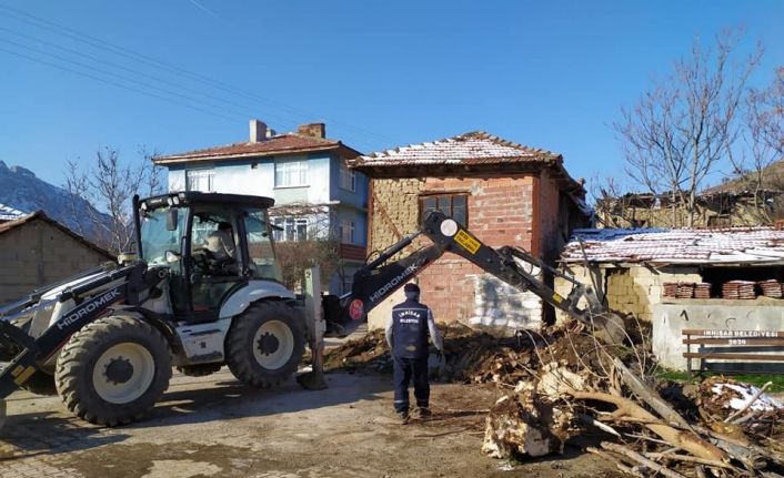 İnhisar’da metruk binalar yıkıldı