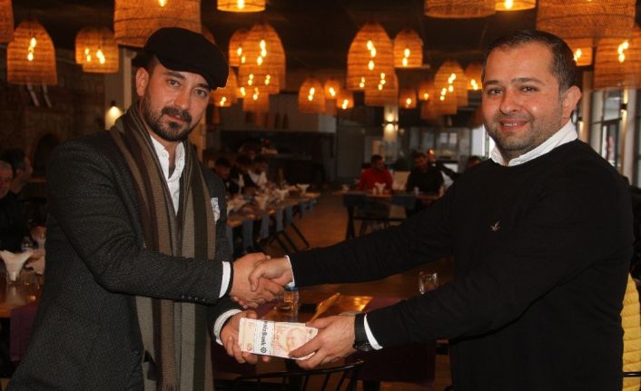 İş adamı Konakçı, söz verdiği 100 bin TL yardımın 20 bin TL’sini Fethiyespor’a verdi