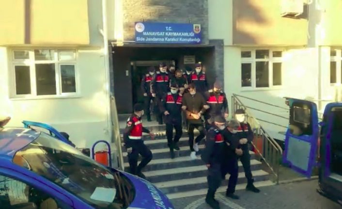İş ve bol para vaadiyle kandırdıkları kadınları fuhuşa sürükleyen çete çökertildi
