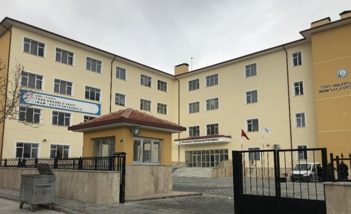 Isınmak isterken yaktığı ateşten zehirlenerek öldü