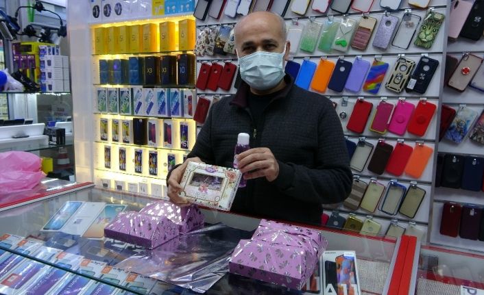 -Isparta’nın tanıtımı için sattığı her ürünün yanında gül ve lavanta ürünleri hediye ediyor