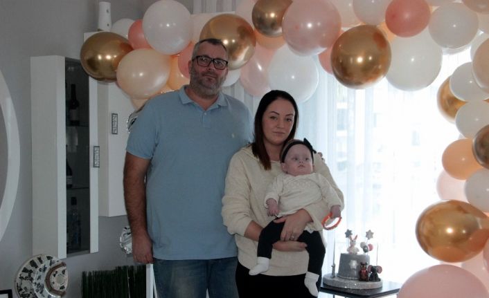 İsveçli çiftin 910 gram dünyaya gelen bebekleri Alicia savaşı kazanıp 1 yaşına girdi