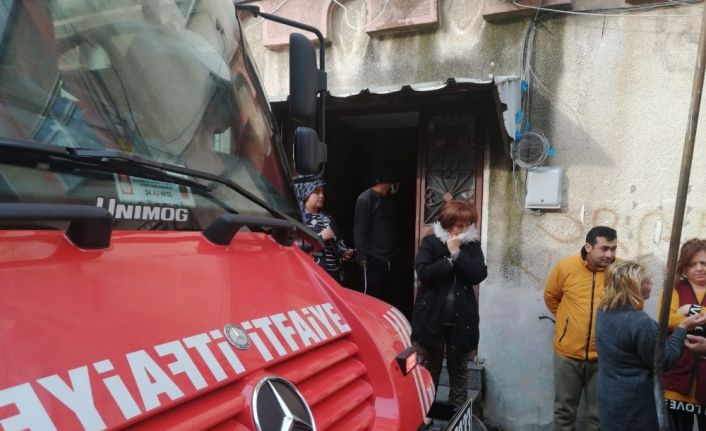 Kadıköy’de iki katlı binada çıkan yangın paniğe neden oldu
