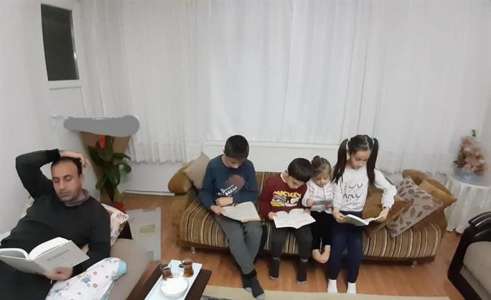 Kahta’daki öğrencilerden kitap okuma etkinliği