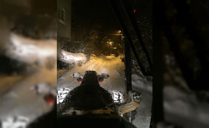 Kar yolları kapattı, kap krizi geçiren hasta 2 saat sonra kurtarıldı