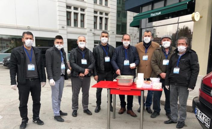 Kontrol noktalarında görevli güvenlik görevlilerine çorba ikramı yapıldı