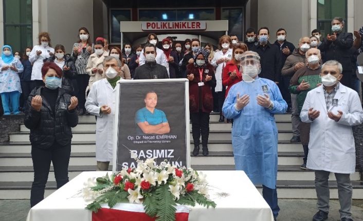 Korona virüsten hayatını kaybeden ortopedi doktoru için tören