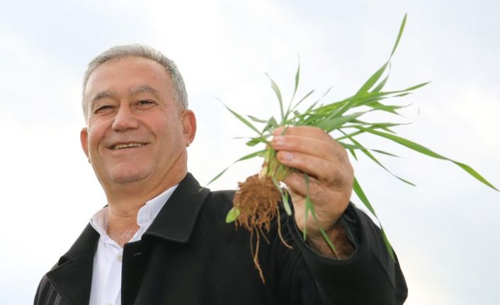 Kuraklık korkusu yaşayan çiftinin yüzünü yağışlar güldürdü