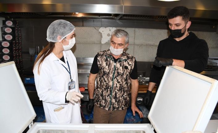 Kuşadası Belediyesi’nden paket servisi yapan gıda işletmelerine denetim