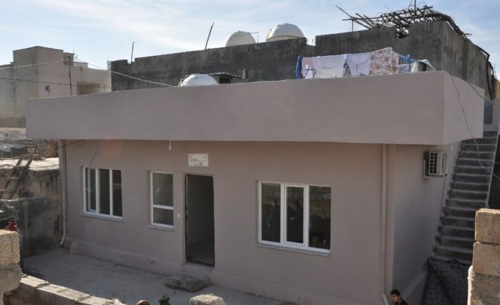 Mardin’de büyük dayanışma örneği: Evi yanan aileye yeni ev yaptılar