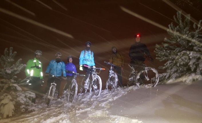 Milli sporcu adayları kar kış dinlemeden çalışıyorlar