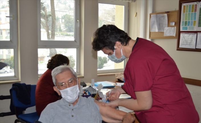 MSB’ye bağlı bakım merkezlerinde korona virüs aşılamaları devam ediyor