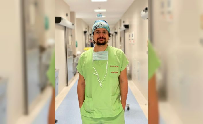 Op. Dr. İbrahim Alper Aksakal veganları uyardı: "Burun estetiğine ilaçla hazırlanın"