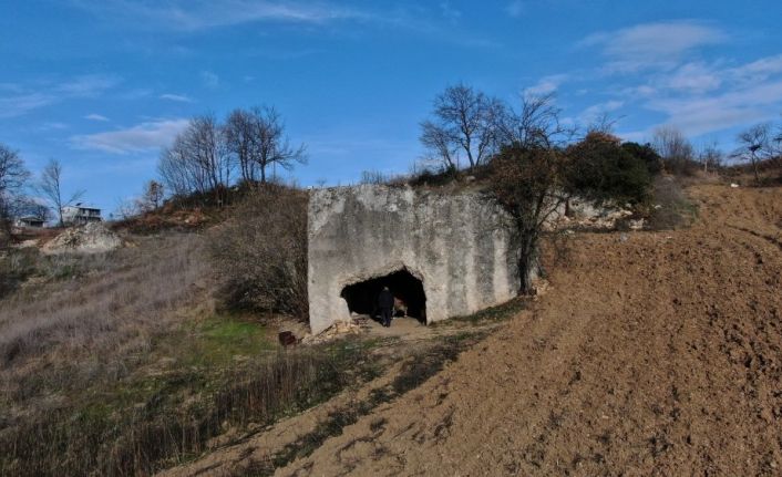 (Özel) Bursa’da 2 bin yıllık kaya mezarın, Romalı soylu bir bürokrat ve ailesine ait olduğu ortaya çıktı