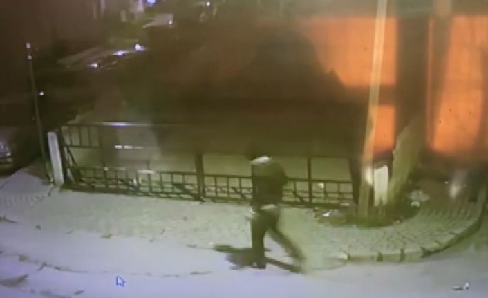 (Özel) Evde uyuduğu sırada 200 bin liralık altını çalındı...Kısıtlamadaki hırsız kamerada