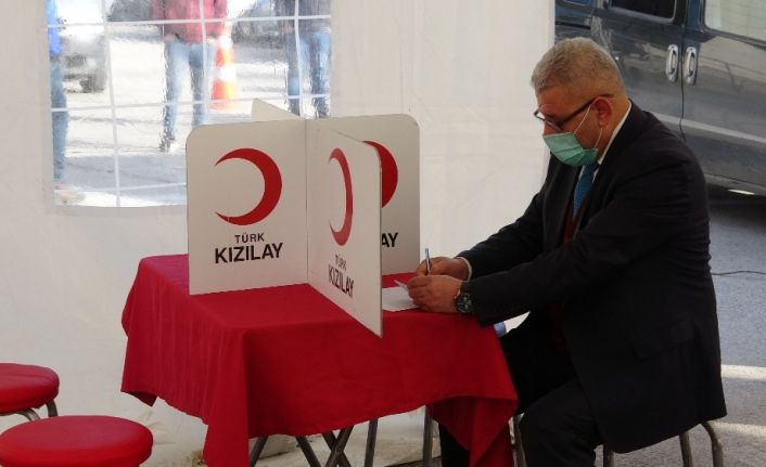 (Özel) İnsanlara umut olmak için 22 yıldır Kızılay’a kan bağışlıyor