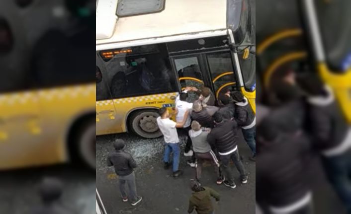 (Özel) İstanbul’da otobüsün camını kırıp şoförü ve oğlunu darp ettiler