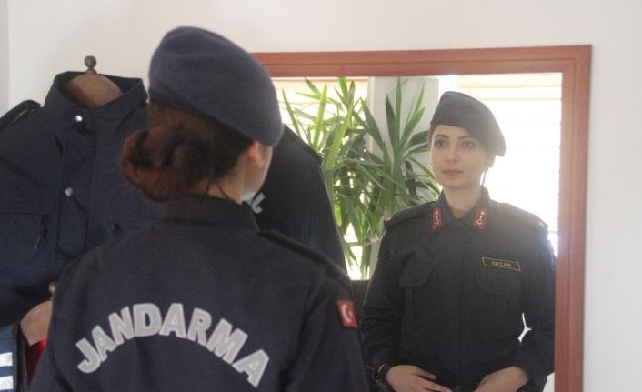 (Özel) Kayseri’nin ilk kadın ilçe jandarma komutanı işini "Aşkla" yapıyor