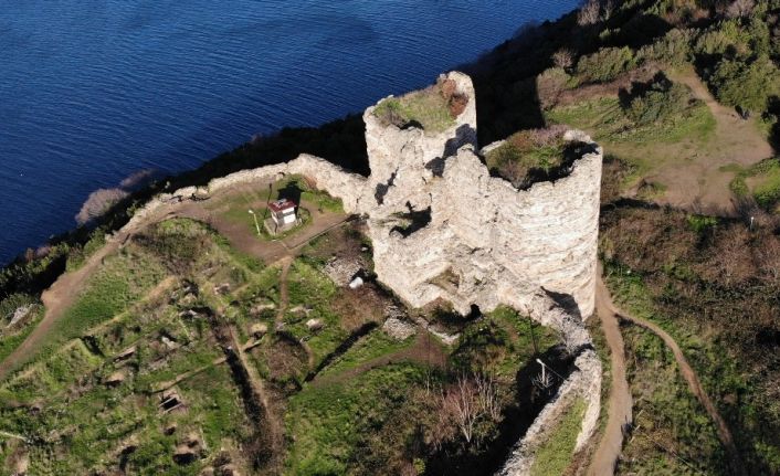 (Özel) UNESCO listesindeki tarihi kale harabeye döndü
