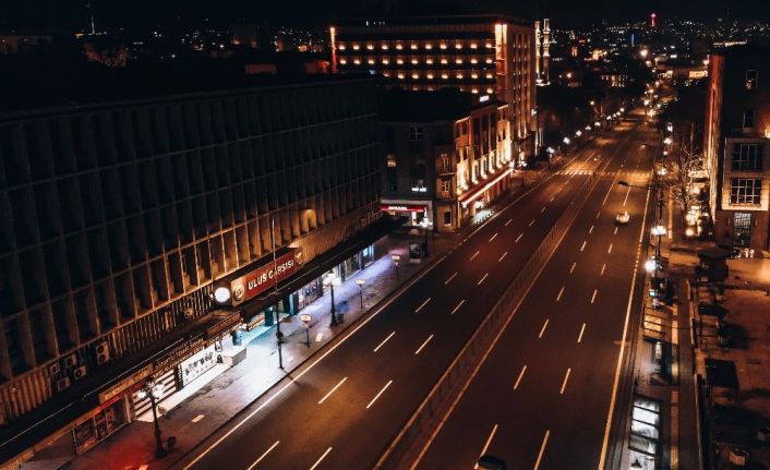 (Özel) Yeni yılın ilk gecesinde Ankara’da boş sokaklar havadan görüntülendi