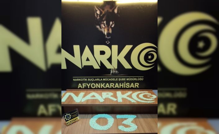 Polis durdurduğu iki araçta 4 bin 111 adet uyuşturucu hap ele geçirdi