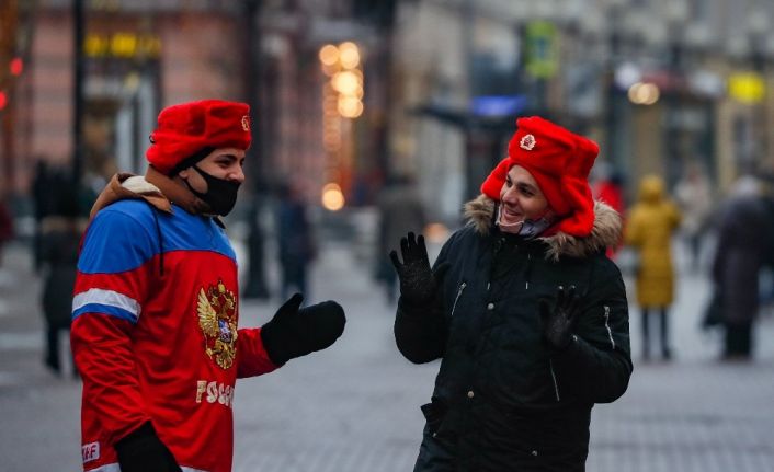 Rusya’da Covid-19 aşısı olanlara maske takma zorunluluğu kaldırılıyor
