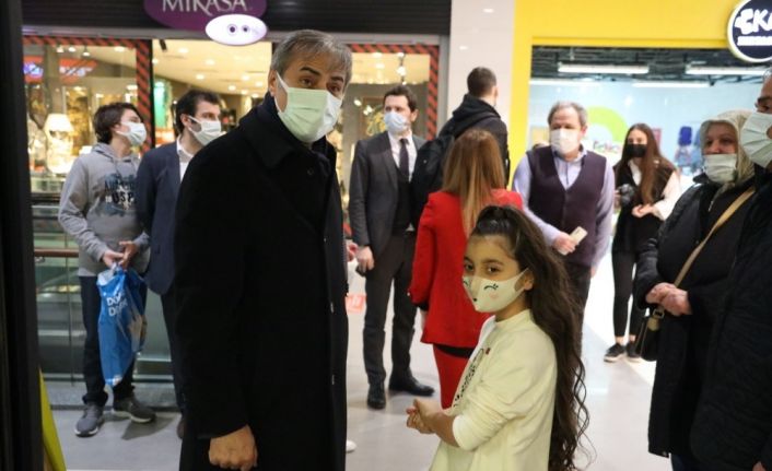 Salgın sürecinde yaptığı resimlerle sergi açtı