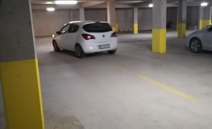 Savcının otomobiline "Arabayı koyduğunuz alan yol geçişi" notu bırakan şahsa gözaltı