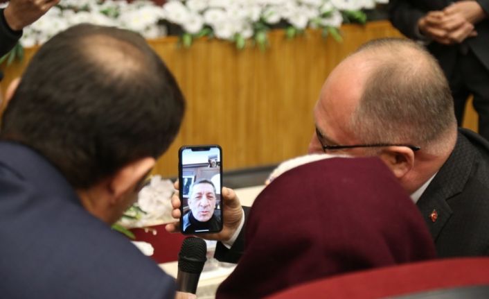 Sivaslı 96 yaşındaki Fermuda nine, Ziya Selçuk ile görüntülü görüşme yaptı