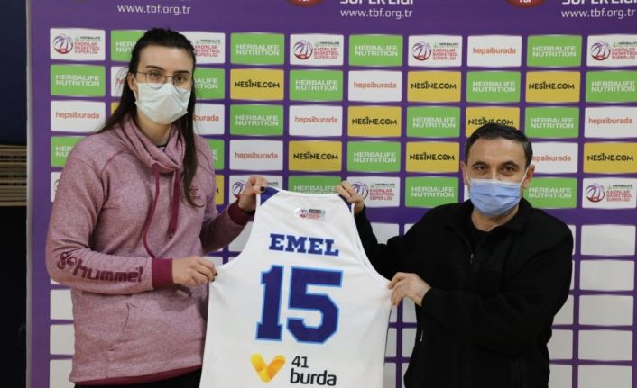 Skoru doğru tahmin eden İzmit Belediyesporlu taraftarlar, formalarına kavuştu